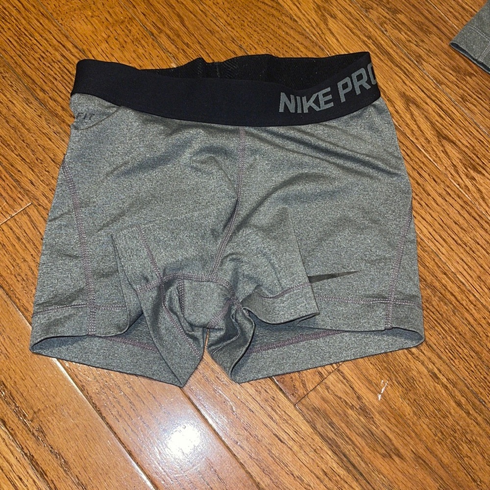 XS Nike Pros